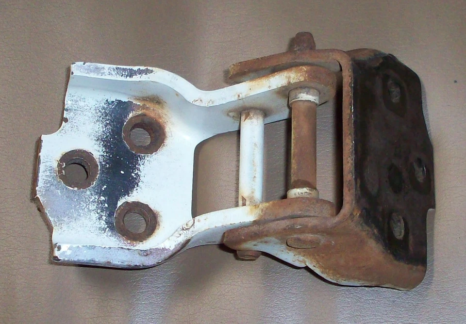 1966 - 1967 Pontiac GTO Tempest LeMans Right RH Upper Door Hinge Used OEM 66 67 - Imagem 2 de 3