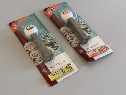 Zwei alte PEZ-Spender mit Bonbonstange, Werbegeschenk des Bundesrat