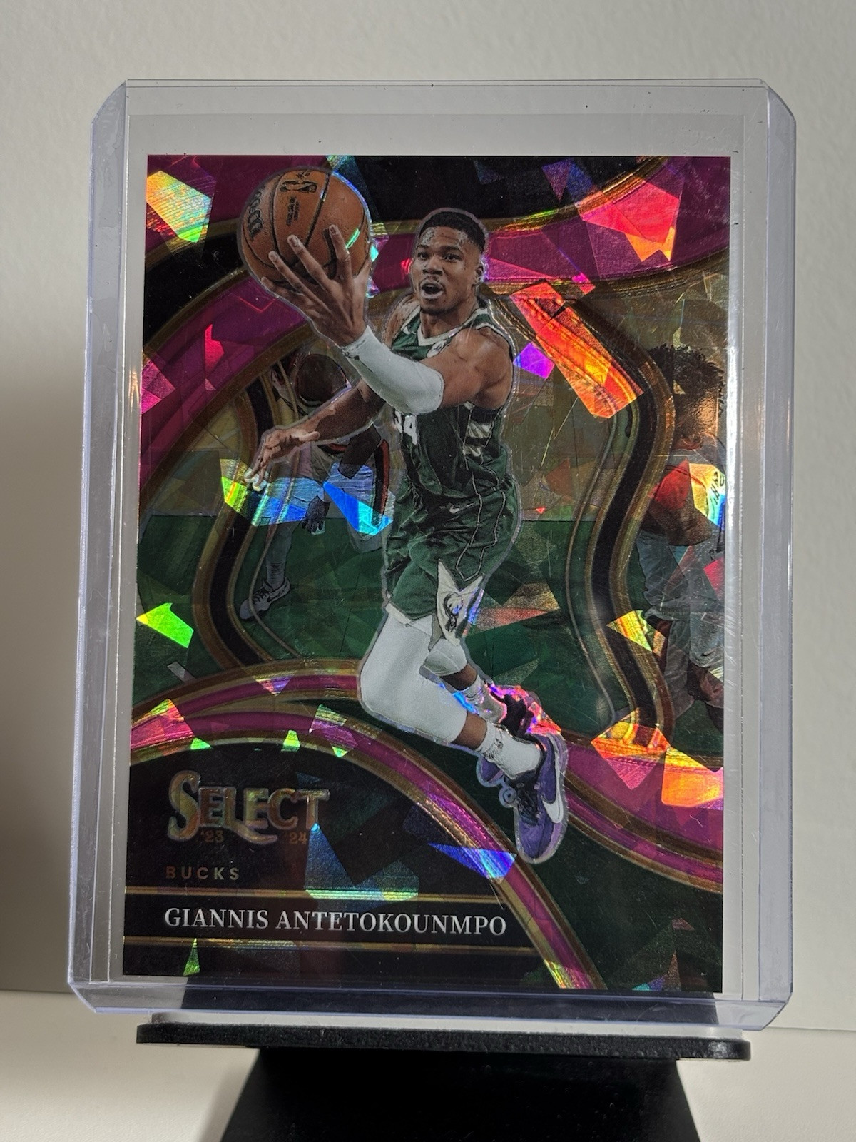 2023 Giannis Antetokounmpo Select Courtside Cracked Ice Pink Prizm 19/99 #260