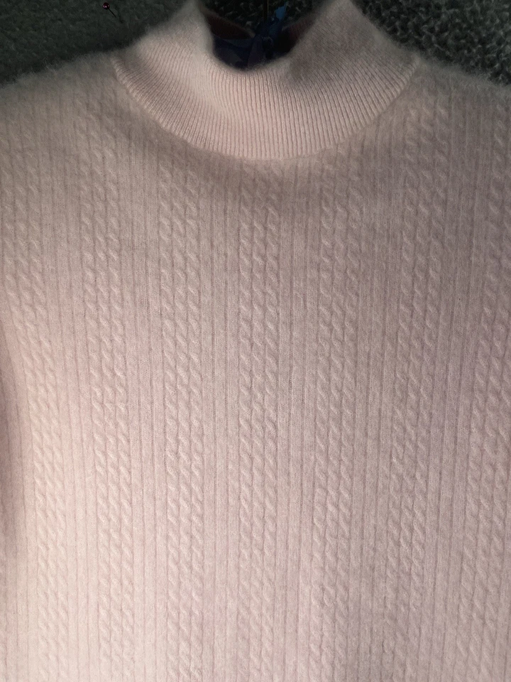 Suéter pequeño para mujer Investments tejido con cable fino suave cachemir falso cuello alto Foto 2 de 4