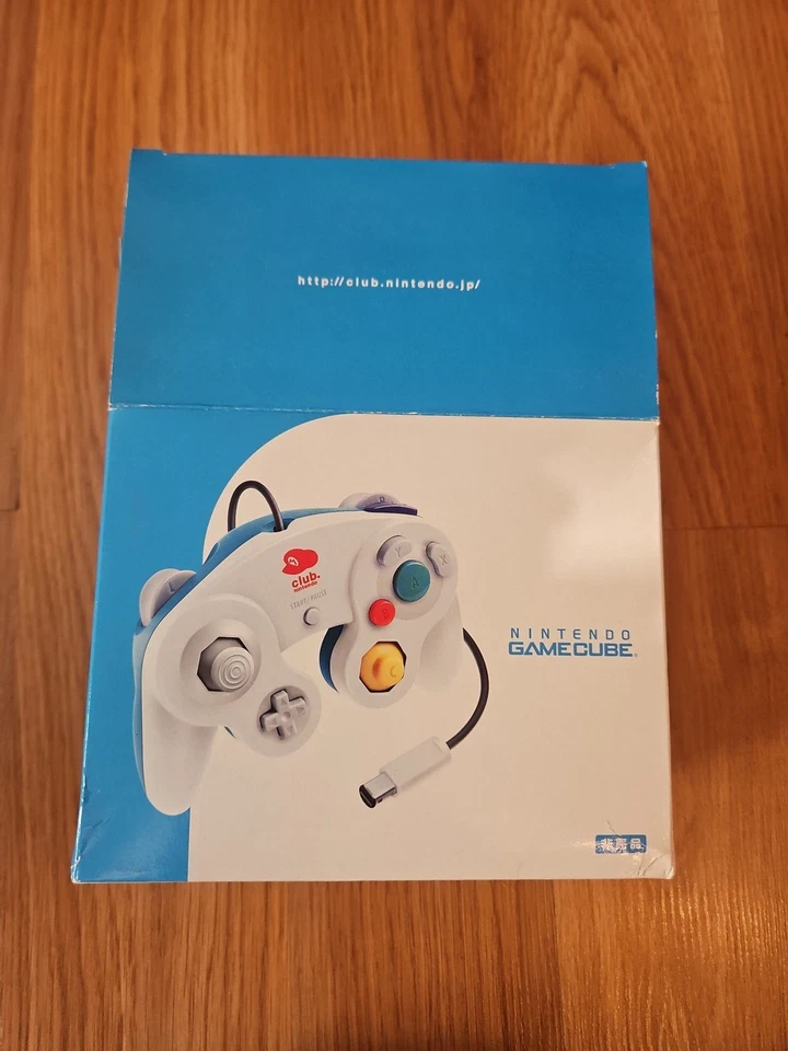 Club Nintendo GameCube Controller Limited Edition Mint (box shows wear) - Image 2 of 4