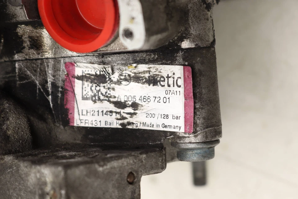 2009-2012 MERCEDES-BENZ SL63 AMG - Power Steering PUMP 0054667201 - Image 2 of 4