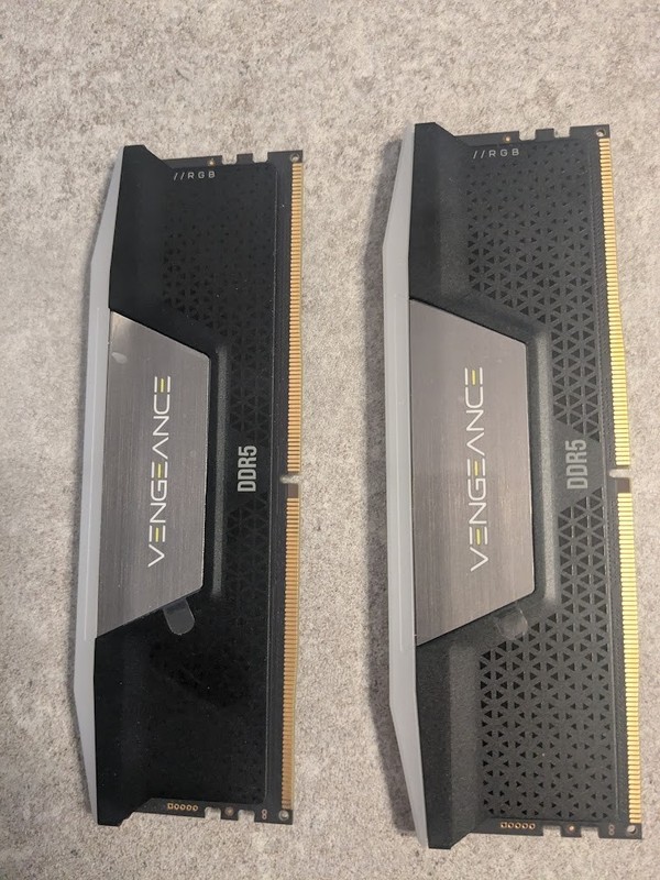 Corsair Vengeance RGB DDR5 32GB (2x16 GB) 6400MHz (CMH32GX5M2N6400C36) Open Box
