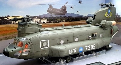 Forces of Valor Maßstab 1:72 821005B-2 - ROCA Boeing Chinook CH-47SD