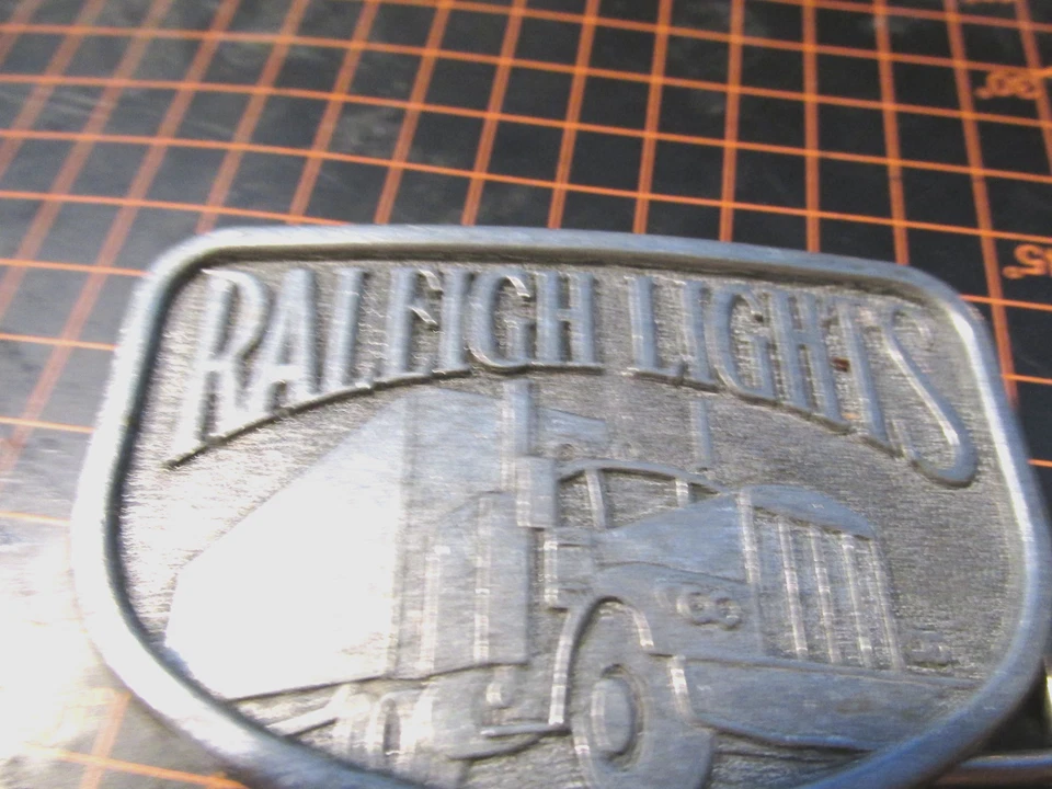 Hebilla de cinturón vintage de Raleigh Lights Trucking Company años 70 Foto 3 de 3
