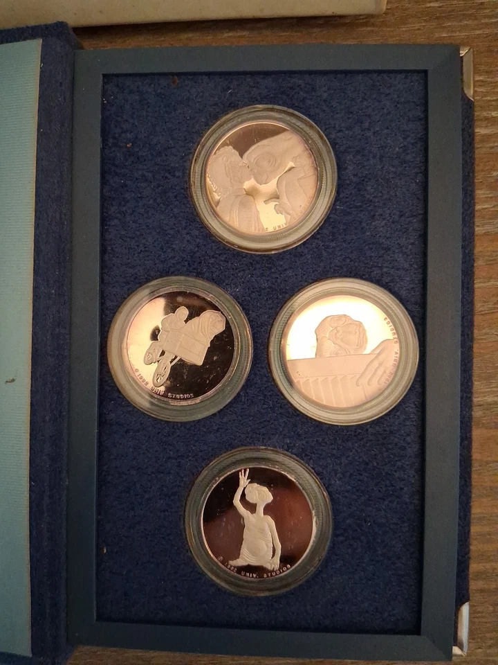 1988 ET Limited Collector's Set With 2 Ounces Of Vintage Silver And COA In Case - Image 2 of 4
