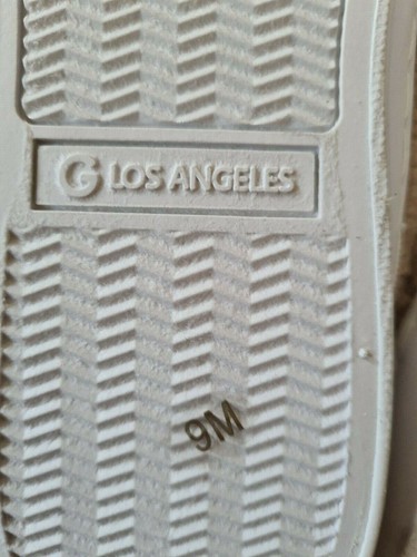 GBG by Guess Los Angeles Women’s Beige Faux Fur Gold Sneakers Shoe Size 9 M NWOT - Picture 8 of 8