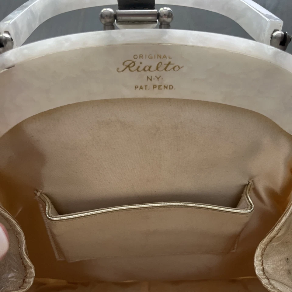 Cartera Rialto Vintage NY Seda Bordada con Mango de Baquelita Superpuesto de Plástico Foto 4 de 4