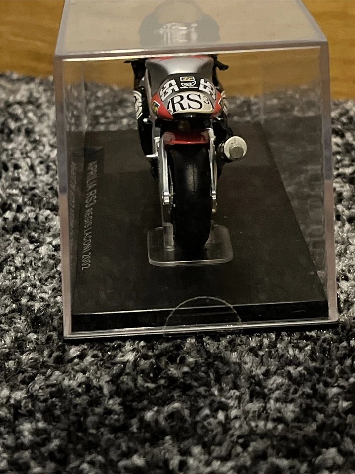 Deagistini Champion Race Bikes 1:24 Scale Aprilia RS3 Regis Laconi 2002 NEW - Image 4 of 4