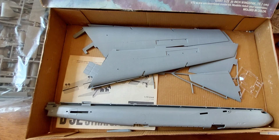 MONOGRAM 8292 B-52 STRATOFORTRESS - kit 1/72 INTATTO (RARE and Vintage kit) - Imagem 3 de 4