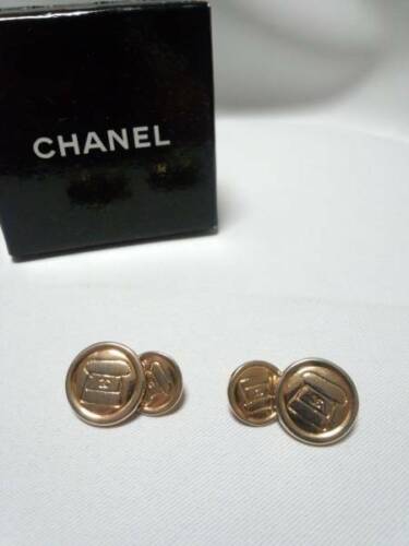 Chanel Manschettenknöpfe Tasche Motiv Metall Gold Farbe 18x13 mm Herren Frauen gut mit Karton - Bild 1 von 3