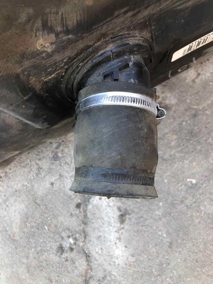 Conjunto de tanque de llenado de combustible y gas Saturn S Series SL1 1998-2002 1,9 L FABRICANTE DE EQUIPOS ORIGINALES Foto 4 de 4