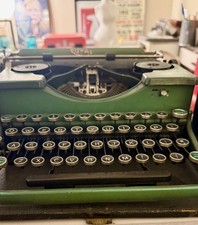 Royal 1920s Vintage Green Typewriter - Working Condition thumbnail