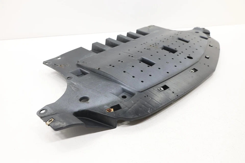 Cadillac CT5 2020-2025 tracción trasera deflector inferior delantero protector contra salpicaduras OEM Foto 2 de 4