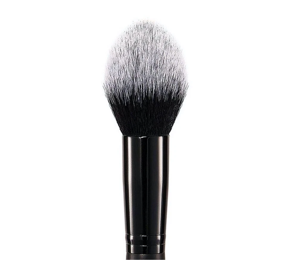 Cepillo en polvo puntiagudo e.l.f Foto 2 de 2