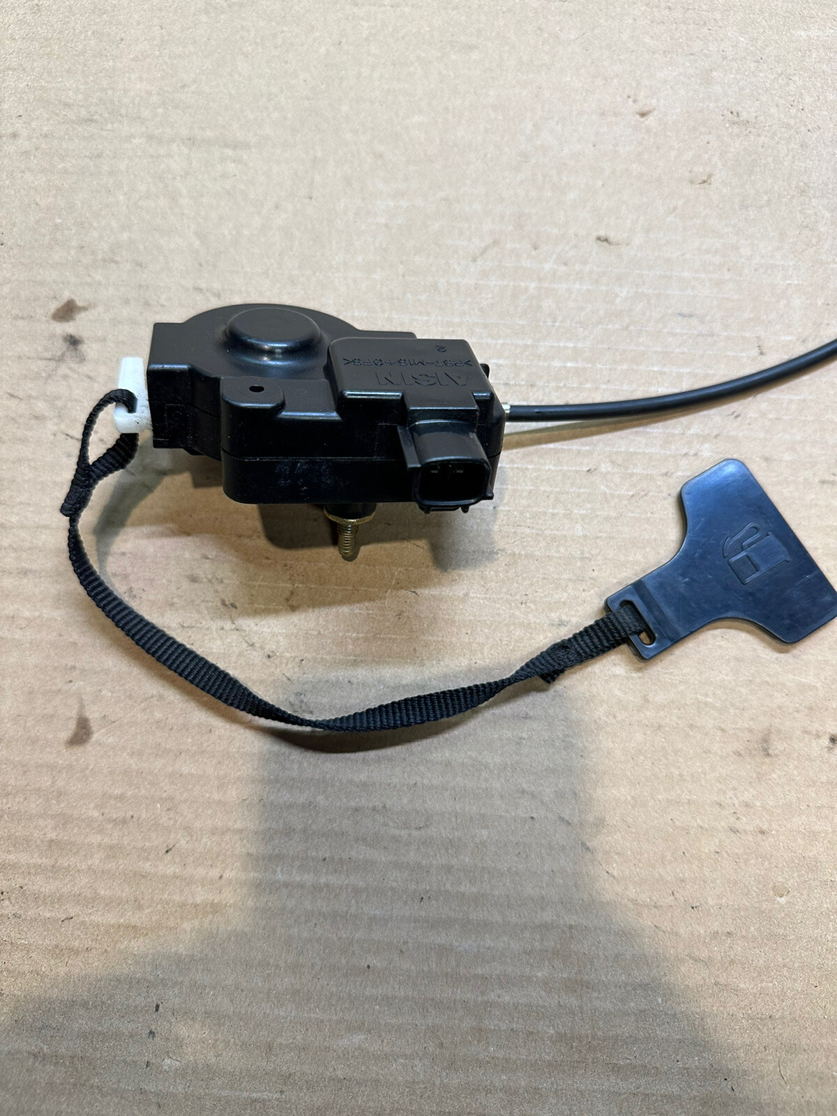 ⭐️ 20012006 LEXUS LS430 GAS TANK RESERVOIR FUEL DOOR LID LOCK ACTUATOR