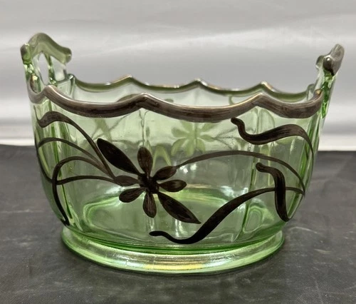 RARE VTG. GREEN URANIUM Glass Depression Bon Bon Candy Dish Curved Bow Handles