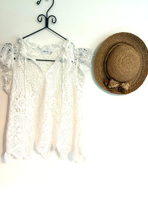 The Buckle Willow & Root Lace Crochet Embroider White  Ruffle Top Blouse  L NWOT