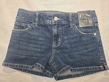Girls' Mid-Rise Shortie Denim Shorts Art Class Medium Wash Size Large