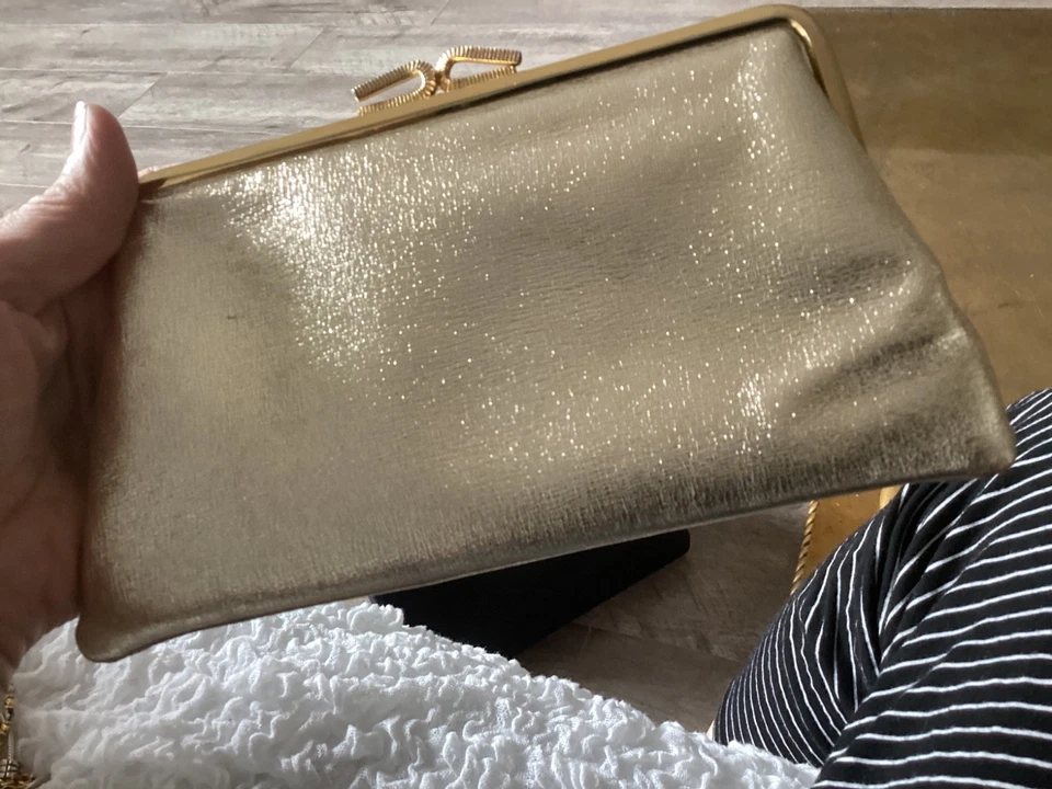 Pochette en cuir doré Jane shilton. Élégante. - Photo 3/4