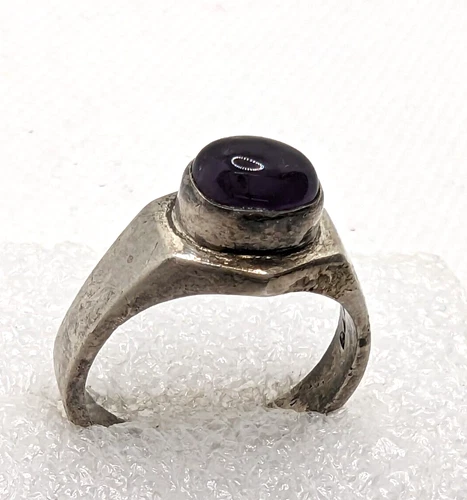 Vintage Sterling Silver 925 Cabochon Amethyst  Ring Size 8