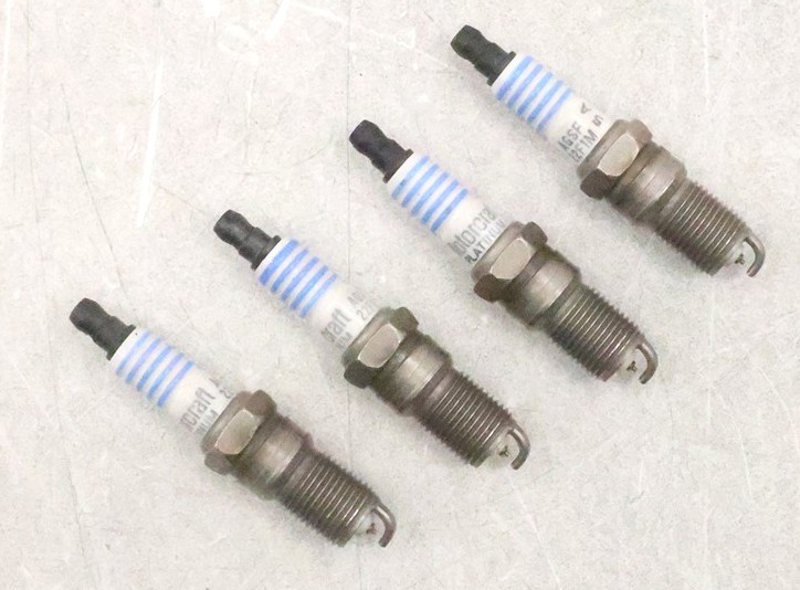 NEW Motorcraft Spark Plugs Set of 4 AGSF-22F-1M Ford Escape 3.0L 2007-2008