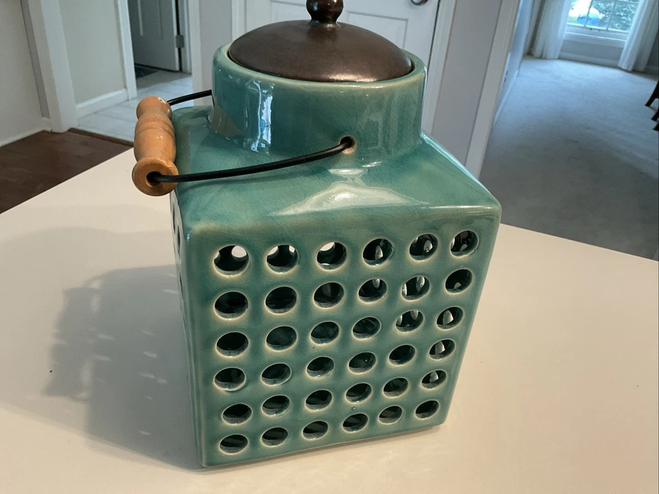 Linterna de mesa turquesa con tapa y asa  Foto 2 de 4