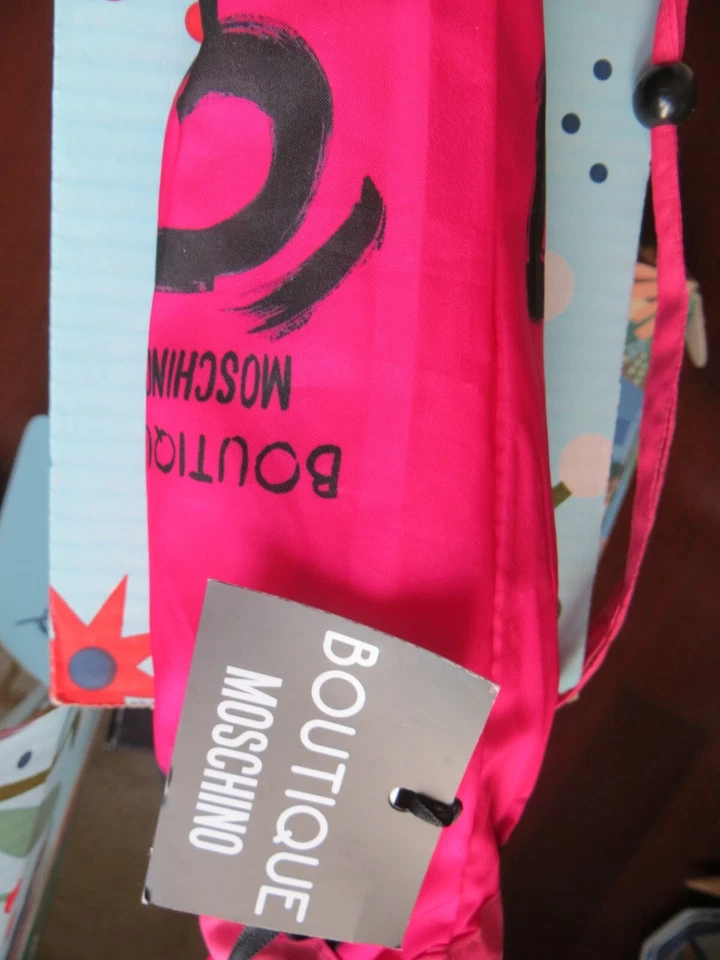 NUEVO CON ETIQUETAS PARAGUAS MOSCHINO JOYA PALO FACIAL VALOR $150.00 Foto 3 de 4