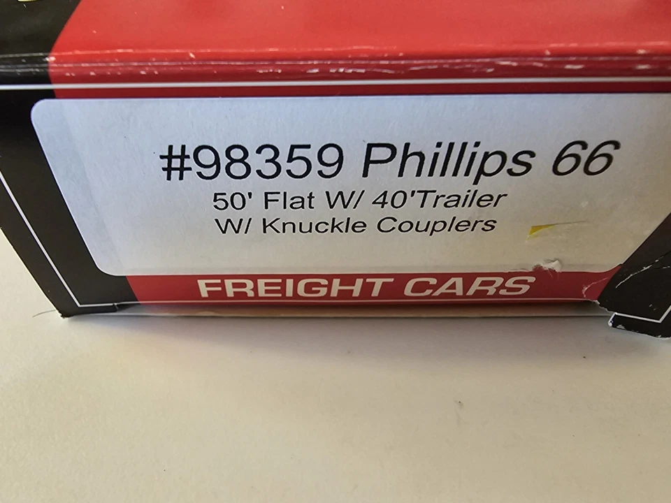 Model Power Train 98359 ATSF 89989 HO Flat Car w Phillips 66 Trop Artic Trailer  - Image 3 of 3