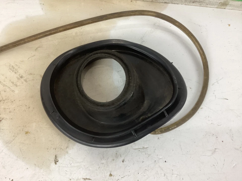 Audi A4 2009-2012 tanque de combustible trasero gasolina bolsillo carcasa sello 8K0809933C OEM Foto 4 de 4