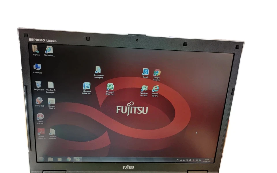 Fujitsu Esprimo Mobile V6555, Intel Core 2 Duo CPU T5870  2GB 147GB HDD #121H✅🔥 - Image 2 of 4