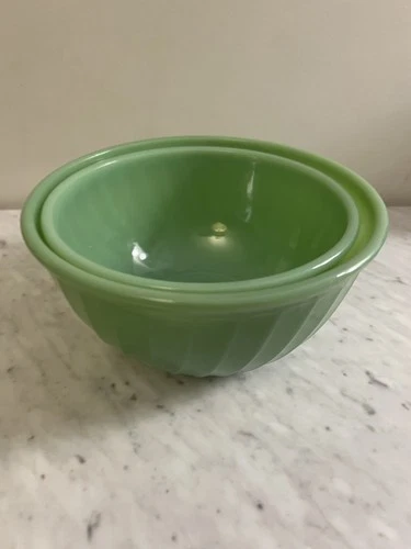 Set of 2 Vintage Fire King Jadeite Green Mixing Bowls Swirl Pattern 8” 9”