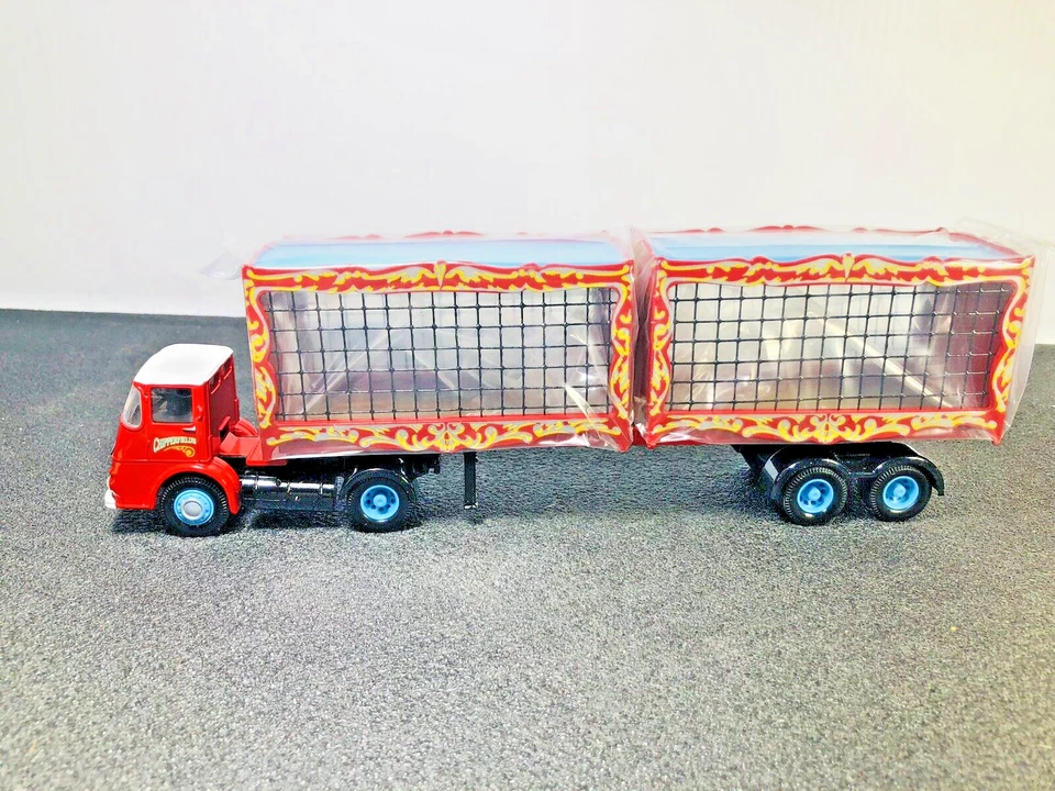 **REDUCED** 1997 CORGI CHIPPERFIELDS CIRCUS ERF W/LIONS & TIGERS L.E. #2238 BNIB - Image 4 of 4