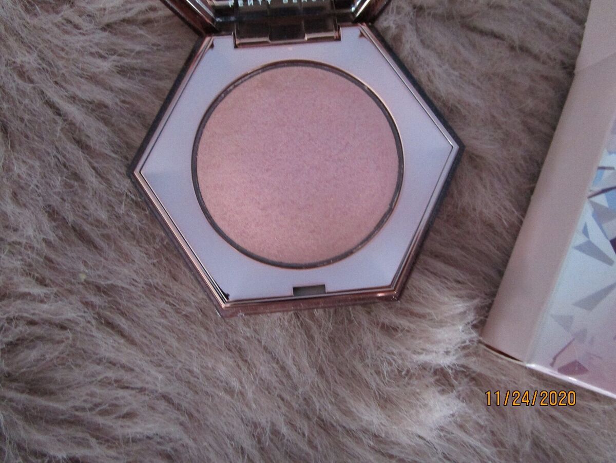 【最安値】Fenty Beauty ハイライト Diamond Bomb 新品 Amazon.com: Fenty Beauty by Rihanna Diamond Bomb All-Over