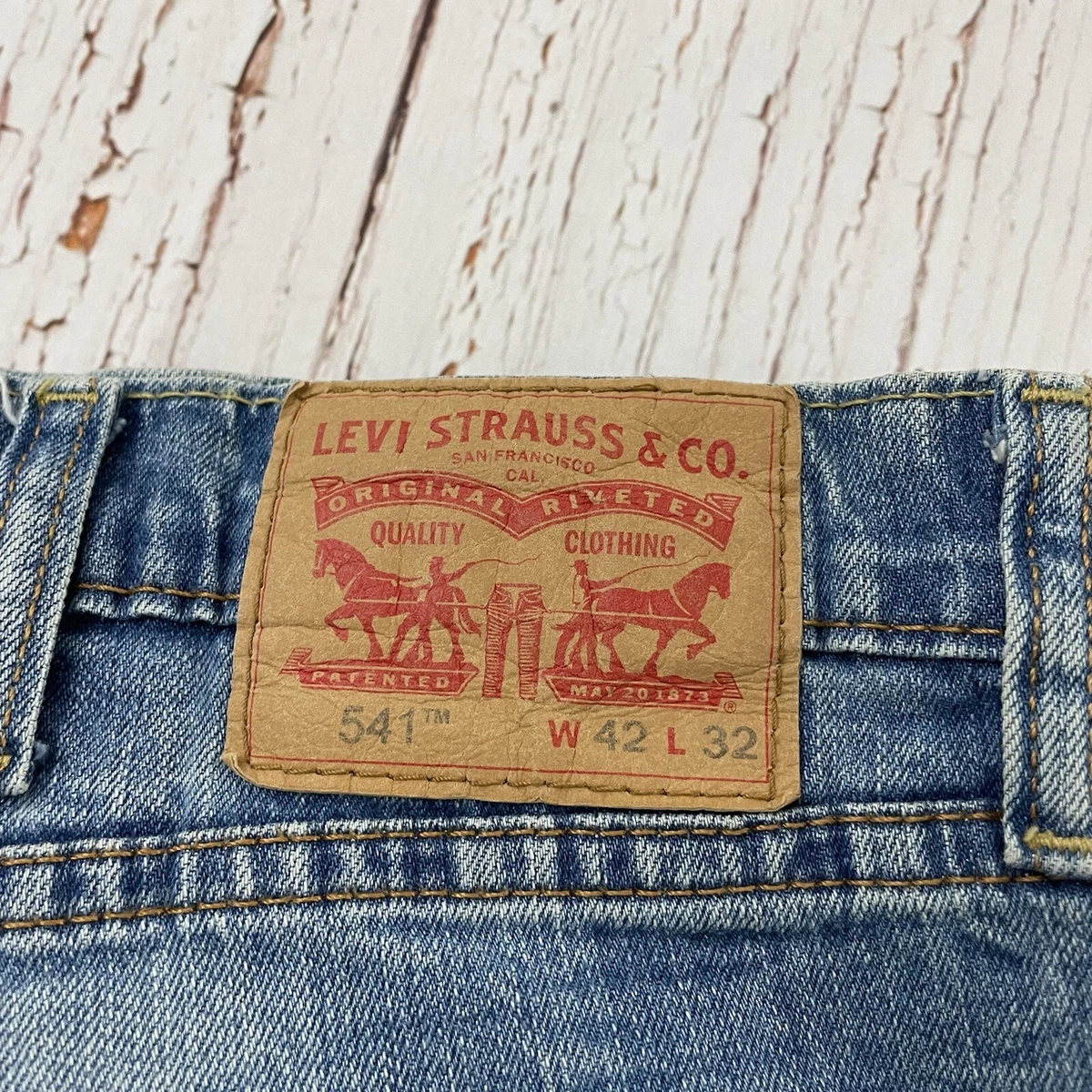 Levis top 541 42x32
