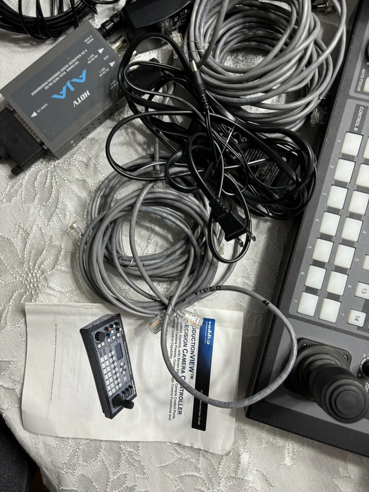 Cámara Vaddio ClearView HD 20 con CCU, vista de cámara de precisión, mini convertidor y más Foto 4 de 4