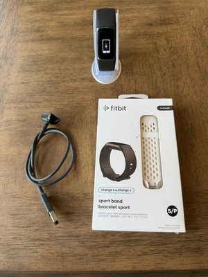 Fitbit Charge 5 Activity Tracker - (Graphite)