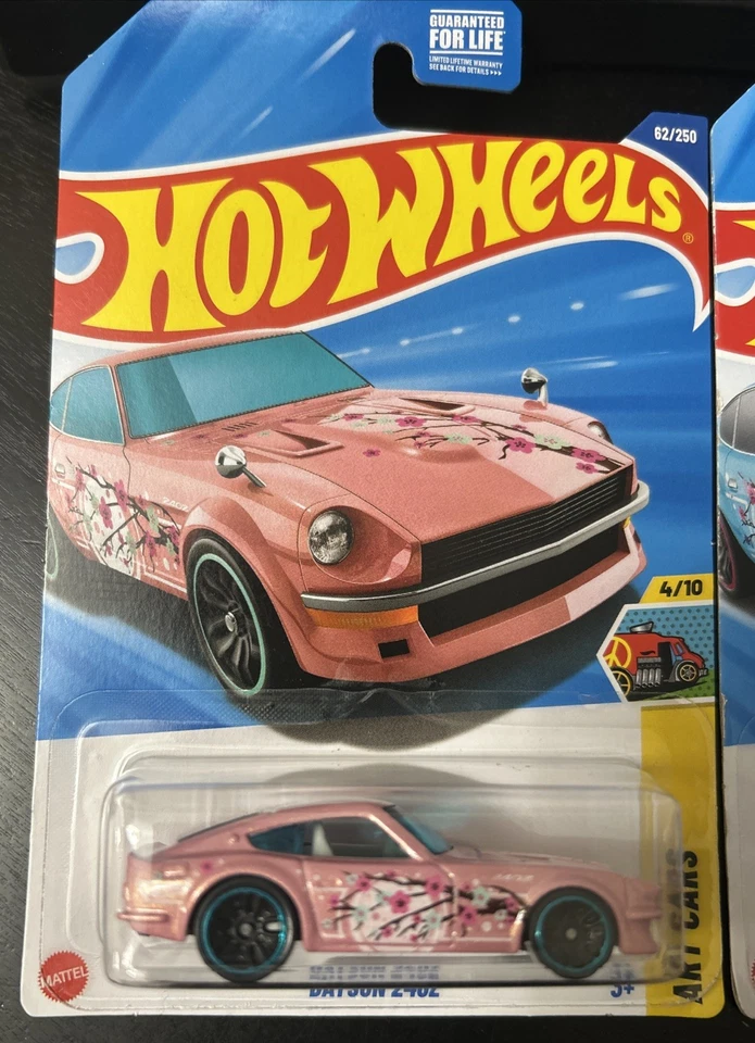 Coches artísticos Hot Wheels Datsun 240z rosa+azul #62/250-2025 HW-2 piezas nuevos y en caja Foto 2 de 4
