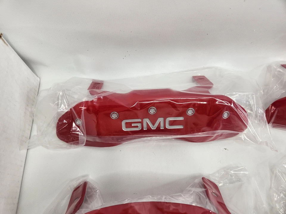 Красные крышки тормозных суппортов 34217SGMCRD MGP для GMC Sierra 1500 2018-2023 годов выпуска - Изображение 3 из 4