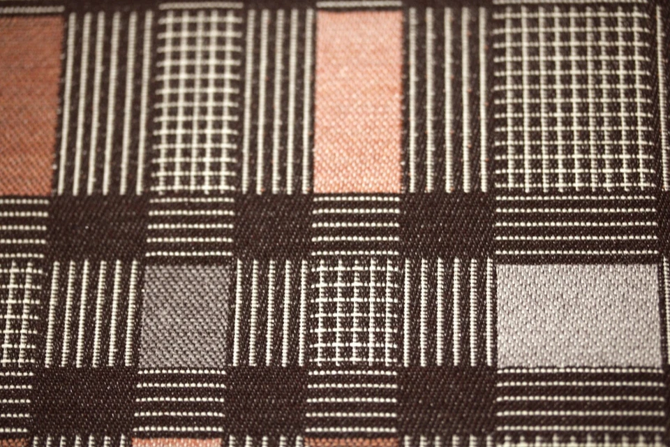 SOMBRILLA TAPICERÍA TELA REPELENTE DE MANCHAS AL AGUA 55" ANCHO RUBIX-33 ARÁNDANO Foto 4 de 4