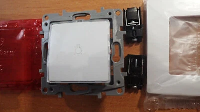 Legrand 664115 - Poussoir Lumineux Porte étiquette Voyant NILOE Blanc Complet