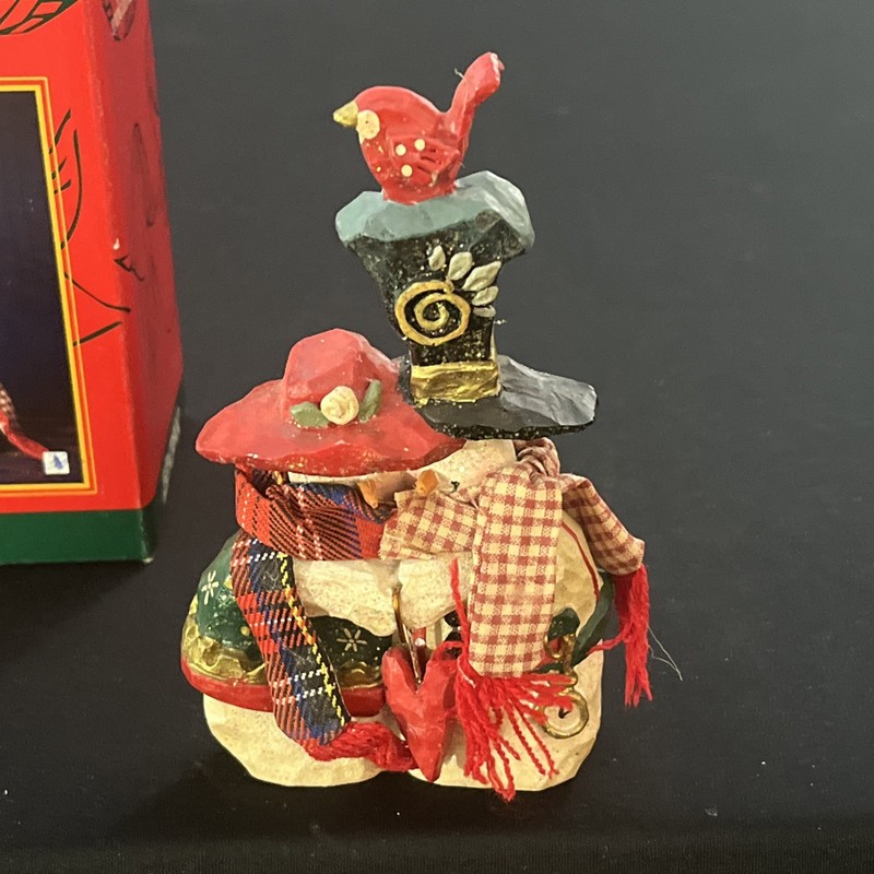 VTG Kurt Adler SNOWTOWN Snowfolk Loving Couple & Kid Figurine