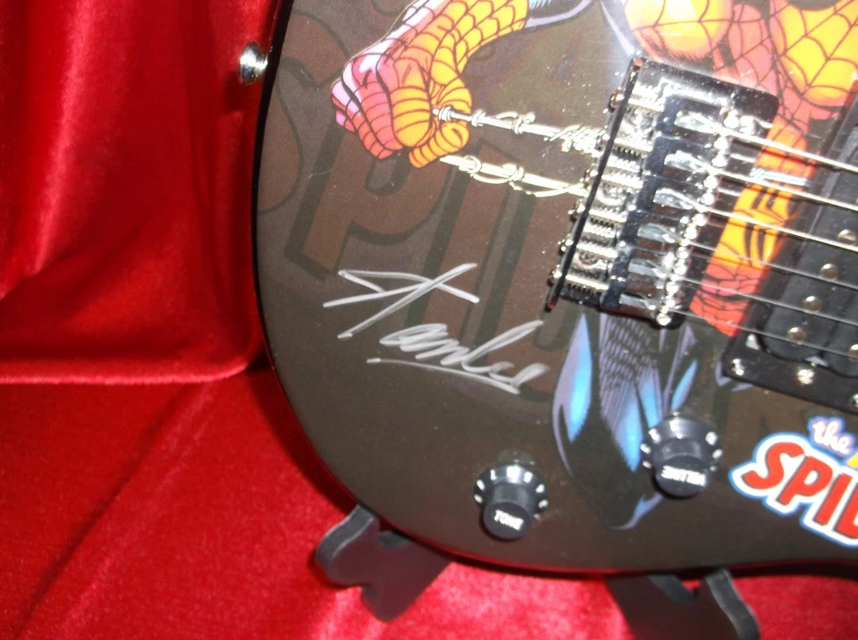 HOLOGRAMA DE GUITARRA FIRMADA POR STAN LEE SPIDER-MAN MARVEL PEAVEY ROCKMASTER CERTIFICADO DE AUTENTICIDAD NUEVO Foto 4 de 4