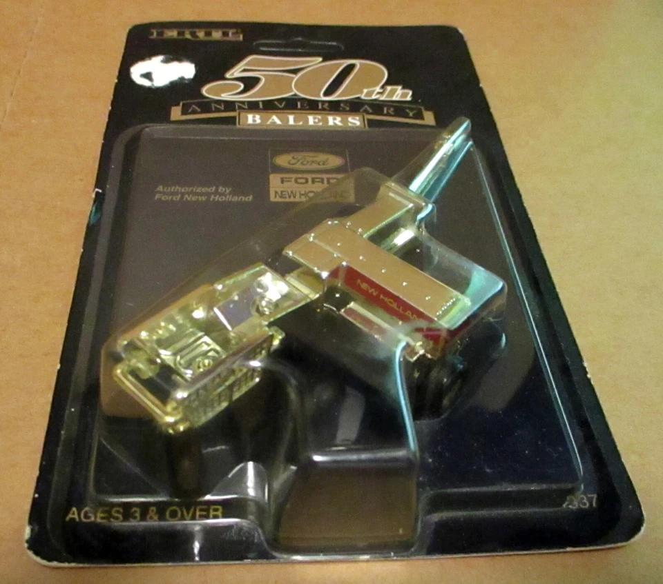 New Holland HAYLINER Square Hay Baler 1/64 Ertl Toy #337 NH 1990 50th Anniv Ford - Image 4 of 4