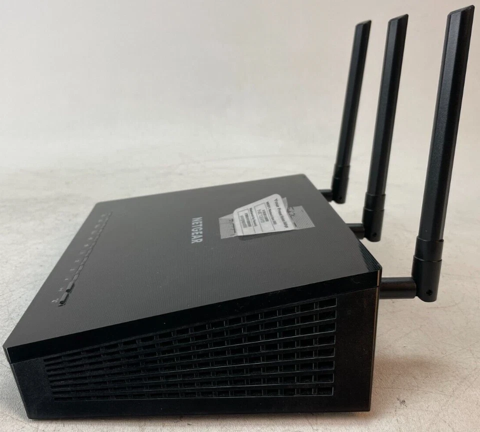 Netgear - R6400v2 - AC1750 Smart Wireless Dual-Band Gigabit Wifi Router Turns On - Image 2 of 4