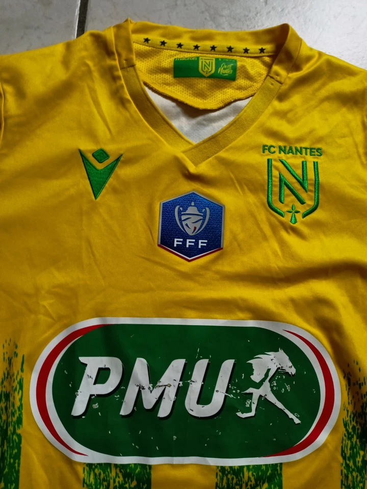 MAILLOT FOOT MACRON FC NANTES COUPE DE FRANCE FFF PMU TAILLE S/D3 BE - Photo 2/3