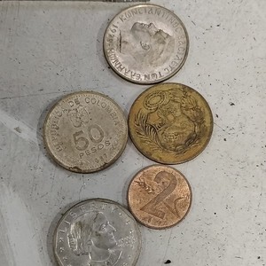 World Coins Lot of 5 Mixed Countries, incl 1946 Coin & 1931 Colombia 50 Pesos