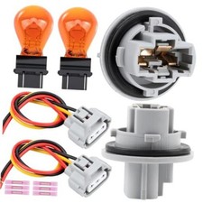 Trun Signal Light Socket with Connector Wire Pigtail  3-Pin/3157 Turn Signal