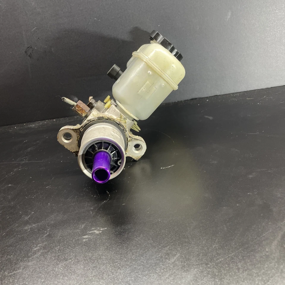 Chevrolet Equinox 2005-2006 cilindro maestro de freno de 3,4 L con depósito OEM Foto 2 de 4