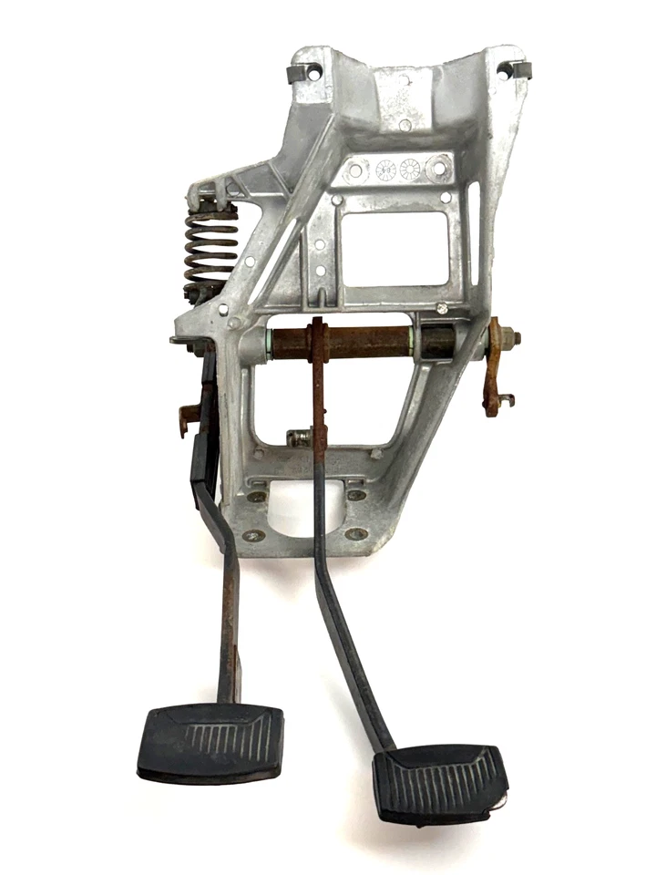 1980-1986 FORD F150 F250 F350 HYDRAULIC CLUTCH PEDAL ASSEMBLY E4TA-2L252-CB - Image 3 of 4